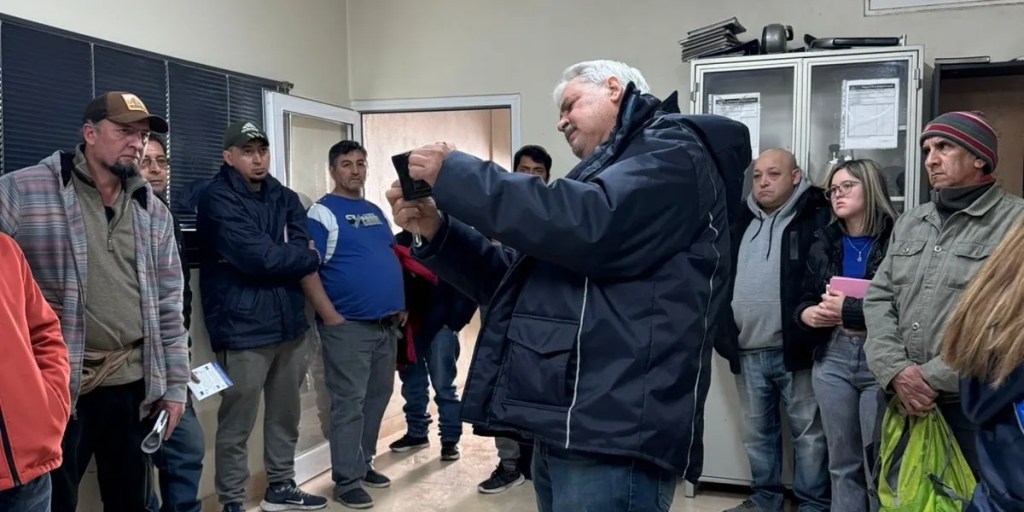 limpieza de tanques, desinfección de cisternas, agua potable, capacitación Trelew, prevención de enfermedades, salud pública, Chubut, industria alimentaria, empleo, bromatología, saneamiento básico, Cooperativa Eléctrica, Sergio Wisky, normativa municipal, seguridad del agua