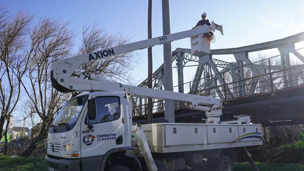 Rawson celebra el aniversario de la ciudad con nueva iluminación en el Puente del&nbsp;Poeta