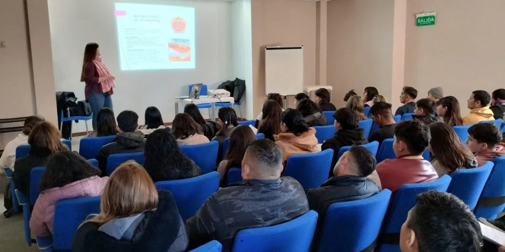 curso manipulación de alimentos, carnet manipulador alimentos, Trelew, libreta sanitaria, certificación nacional, bromatología, higiene alimentaria, salud pública, formación gratuita, octubre 2024, prevención ETA, Centro Astronómico, capacitación alimentaria, normativa sanitaria, manipulación segura