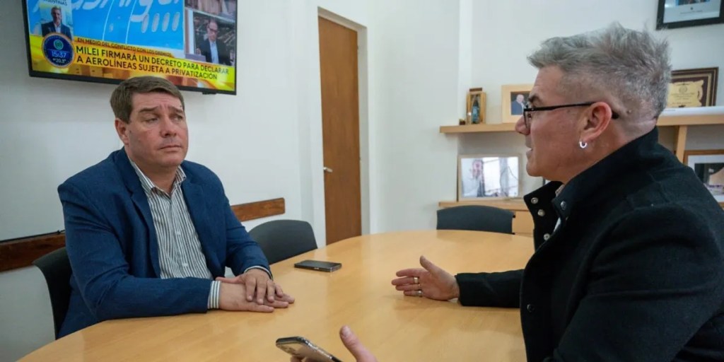 Rawson, muelle flotante, actividades náuticas, motos de agua, confitería náutica, Daniel Jurado, Damián Biss, recreación en el río Chubut, turismo en Rawson, deportes acuáticos, esparcimiento, río Chubut, nueva infraestructura, temporada turística, atractivos en Rawson,