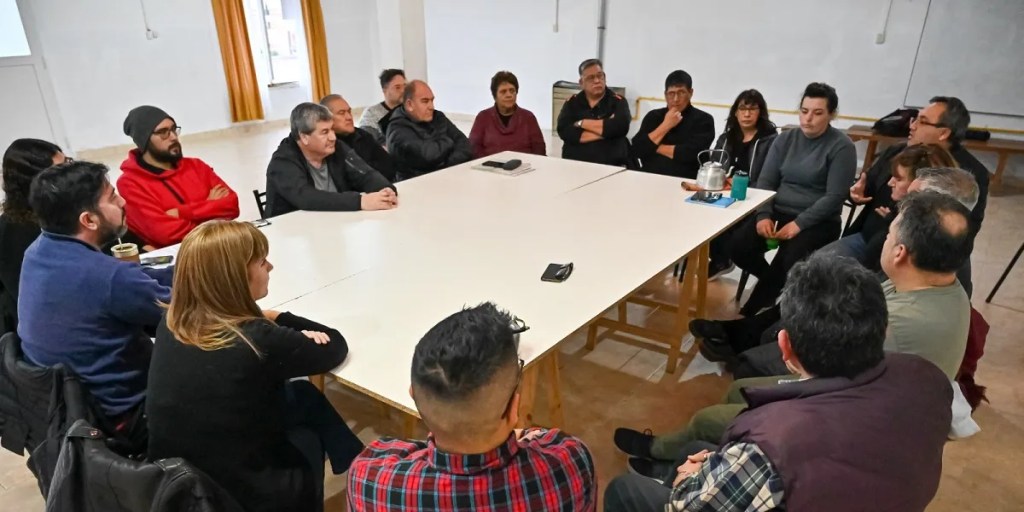 Vecinos de Rawson reclaman contra el aumento del 274% en tarifas de servicios&nbsp;públicos