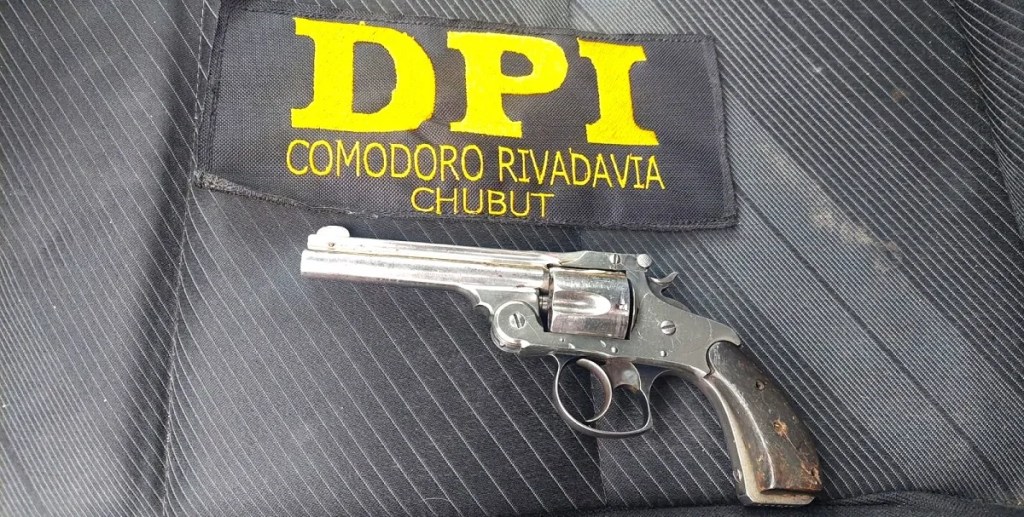 Policía del Chubut, violencia de género, robos, allanamientos, Comodoro Rivadavia, Trelew, Epuyén, armas de fuego, secuestro de armas, municiones, Ministerio Público Fiscal, Comisaría de la Mujer, Comarca Andina, investigaciones policiales, seguridad pública
