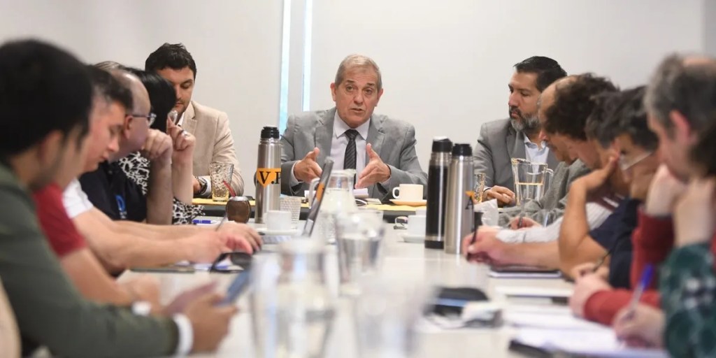 Chubut, docentes, auxiliares de educación, Ignacio Torres, aumento salarial, paritarias, gremios, educación, UDA, AMET, ATE, SADOP, UPCN, ATECh, SITRAED, antigüedad, salarios, Rawson