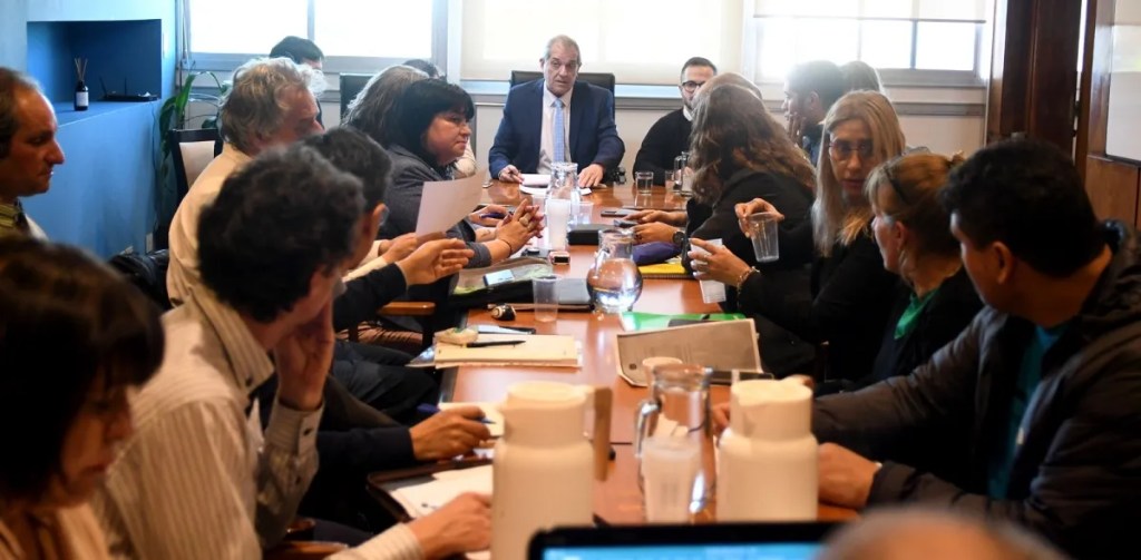 Gobierno del Chubut, incremento salarial, docentes, auxiliares de la educación, paritarias, Ignacio Torres, Antigüedad, haberes, Ministerio de Educación, sindicatos docentes, SITRAED, ATECh, UDA, AMET, SADOP, UPCN