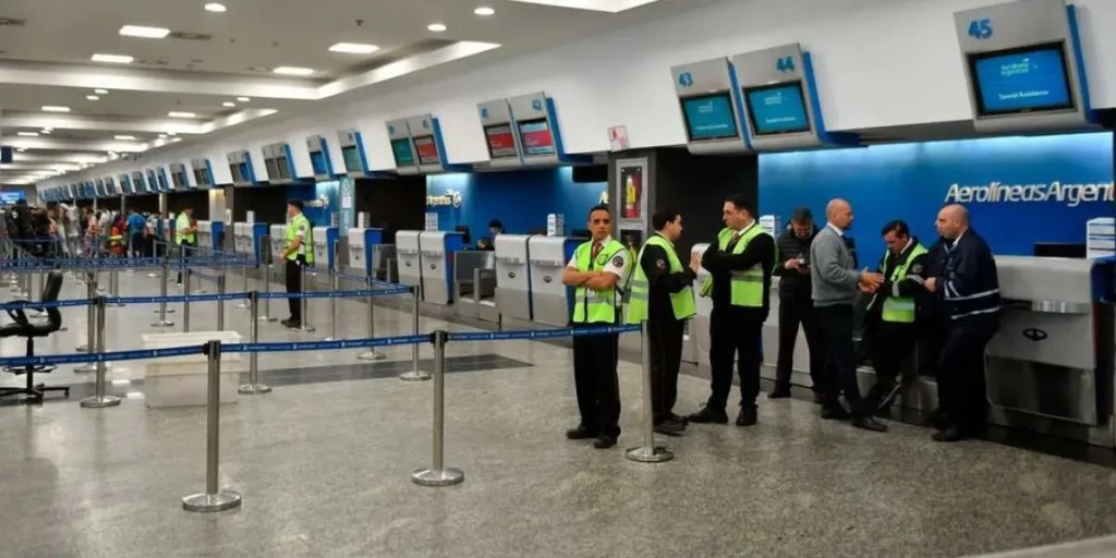Aeroparque, Intercargo, demoras, cancelaciones, APA, Flybondi, JetSmart, Gol, asamblea, trabajadores, despido, equipaje, servicios de rampa, Fernando Montes, paritaria, Aerolíneas Argentinas, conflicto laboral, ATE, ANAC, paro, aviación, seguridad aérea, despidos, Rodolfo Aguiar, Gobierno de Argentina, aeropuertos, Ezeiza, Aeroparque, control terrestre, vuelos, sanidad aeroportuaria, Guillermo Francos, ATEPSA, huelga