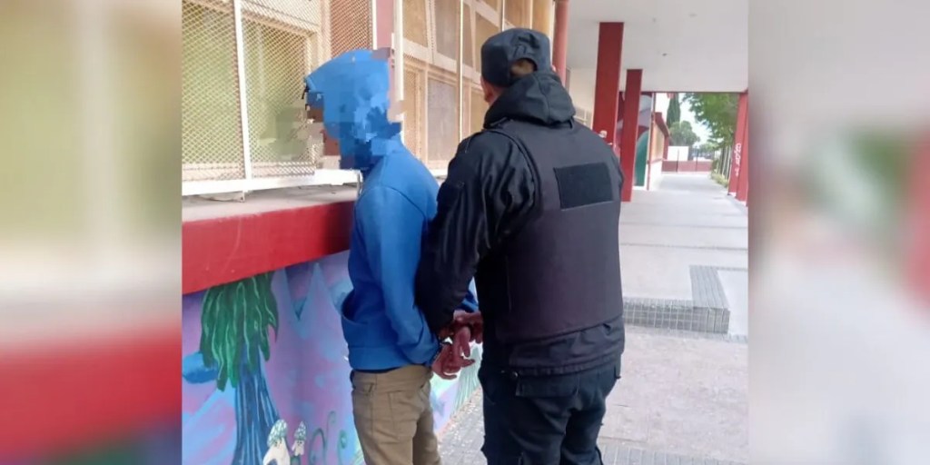 pedido de captura, aprehensión en Trelew, pelea en la vía pública, pedido de captura vigente, Comisaría Segunda Trelew, intervención policial, seguridad en Trelew, operativo policial, arma de fuego, Escuela Bellas Artes