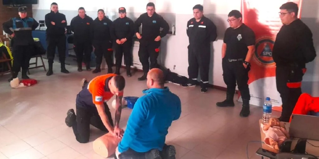 Capacitación en primeros auxilios y reanimación para personal de emergencia en&nbsp;Chubut
