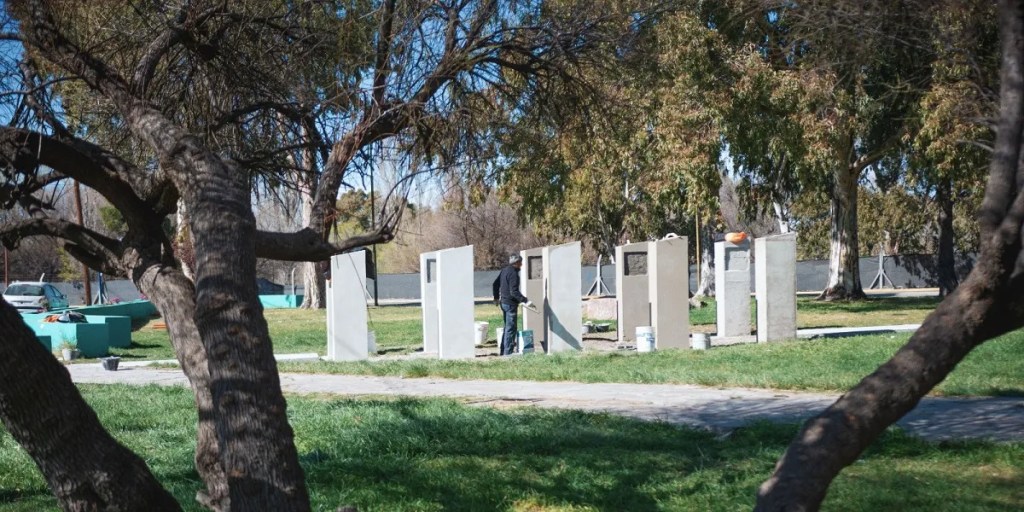 Rawson, Paseo Manos del Alma, mujeres destacadas, Plaza de la Madre, embellecimiento, Puente del Poeta, Federico Figueroa, obras públicas, Secretaría de Obras y Servicios Públicos, historia de Rawson, homenaje, cultura, espacio público, obras municipales, Rawson capital