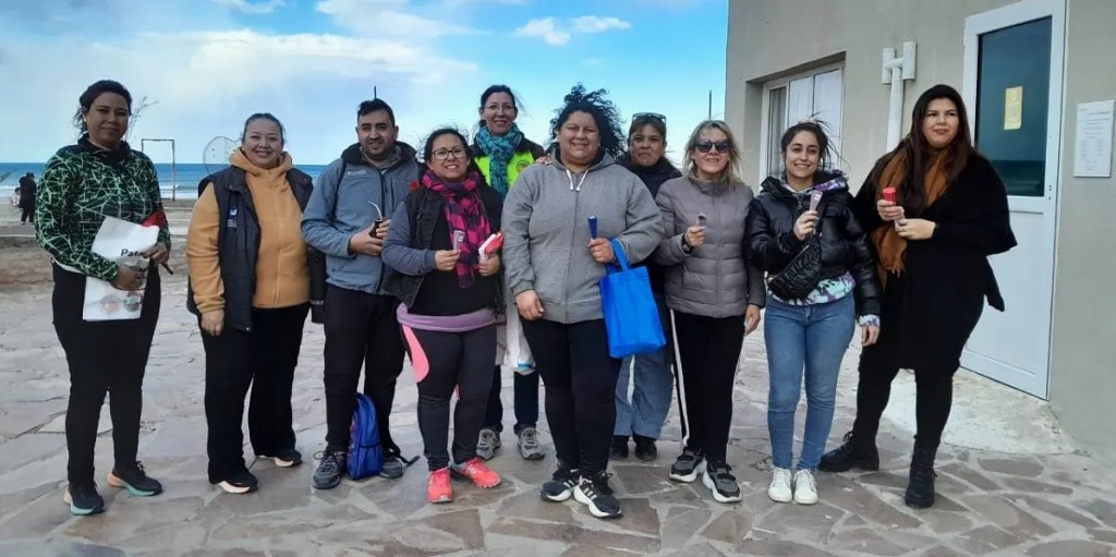 Rawson, ordenanza ambiental, colillas de cigarrillos, conciencia ambiental, Playa Unión, Secretaría de Ambiente, Gladys Poblete, Paula López, Miguel Larrauri, protección ambiental, medio ambiente, desarrollo sustentable, colilleros, promoción ambiental, limpieza urbana, concientización