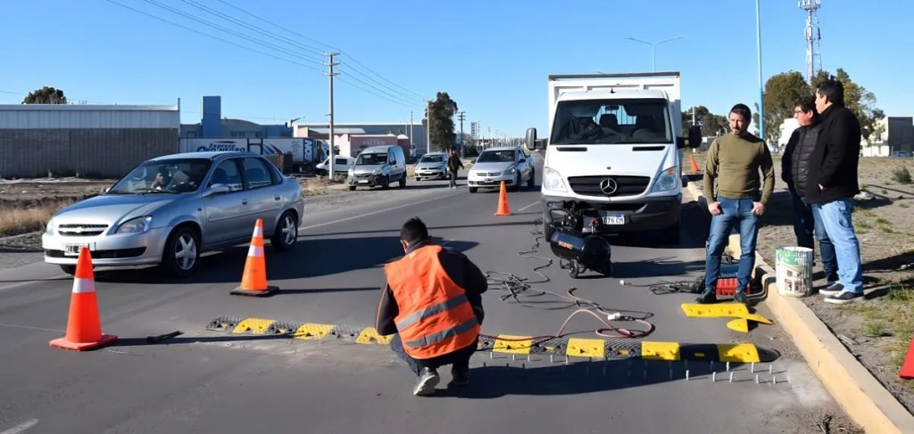 Trelew instala reductores de velocidad en Avenida Eva Perón para reducir&nbsp;accidentes