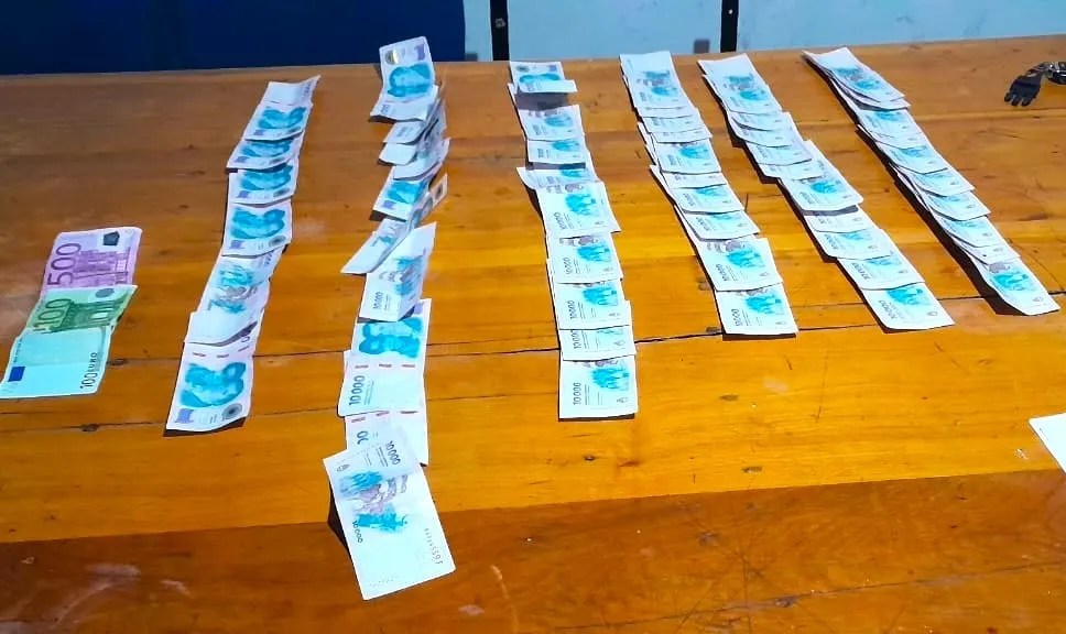 robo en El Bolsón, Policía del Chubut, operación conjunta, inhibidores de señal, detenidos en Corcovado, Tecka, Unidad Regional Esquel, investigación policial, Ministerio Público Fiscal, delito organizado, seguridad en Chubut, ruta 40, captura de delincuentes, dinero sustraído, robo con inhibidores, operativo cerrojo