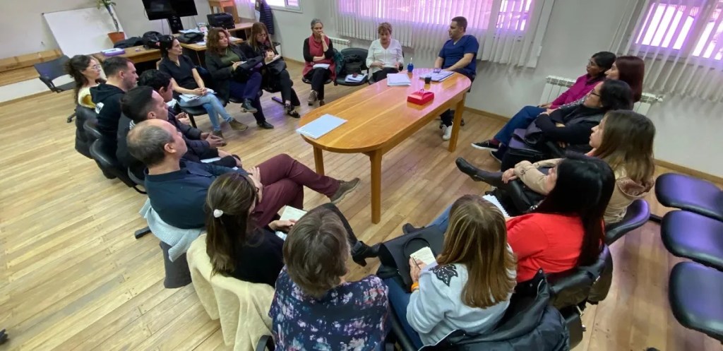 salud pública, hospitales rurales, Chubut, Esquel, Carlos Winter, Ignacio Torres, Sergio Wisky, gestión descentralizada, atención médica, comunidades rurales, sistema de salud, reunión de autoridades, recursos humanos, infraestructura hospitalaria, red hospitalaria, gobernador Torres