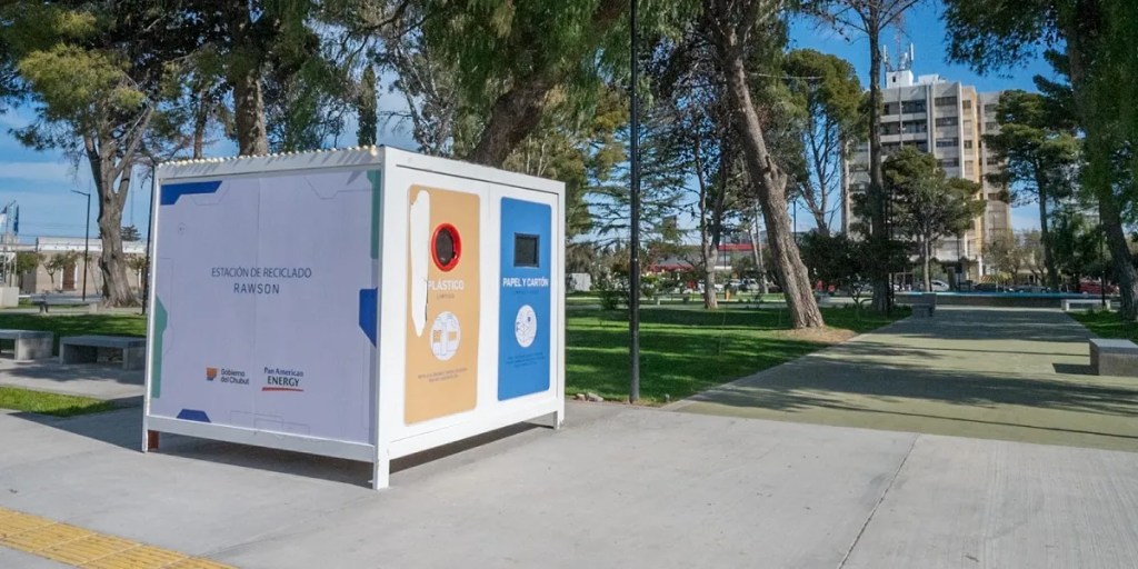 159° aniversario Rawson, reciclado en Rawson, Pan American Energy, módulo de reciclado, sustentabilidad en Rawson, Damián Biss, Miguel Larrauri, Plaza Guillermo Rawson, reciclaje de plástico, reciclaje de aluminio, reciclaje de vidrio, reciclaje de cartón, Secretaría de Ambiente, gestión ambiental, desarrollo sustentable, Eco Punto Rawson