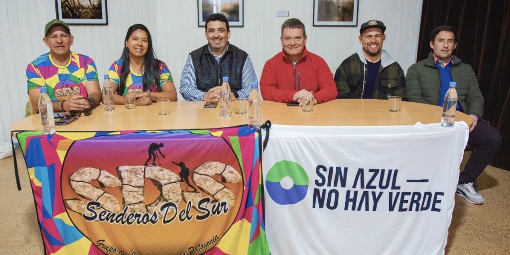 trekking nocturno, Playa Unión, limpieza costera, Rawson, solidaridad, Fundación Sin Azul No Hay Verde, Senderos del Sur, medio ambiente, ecosistemas marinos, actividad física, Miguel Larrauri, Gastón Williams, Claudia Thomas, Comedor Manitos Solidarias, donaciones, turismo