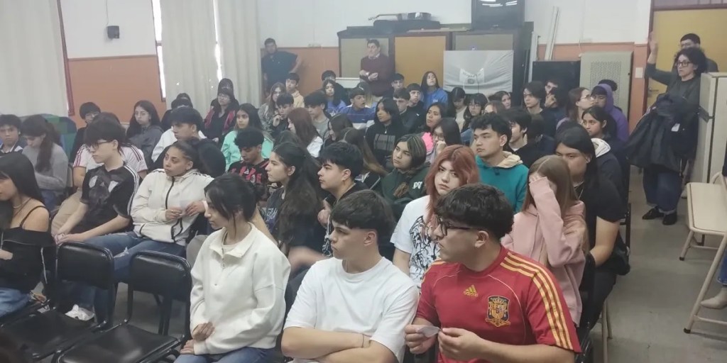 El taller “Educar para la democracia” promueve la participación ciudadana entre los&nbsp;jóvenes