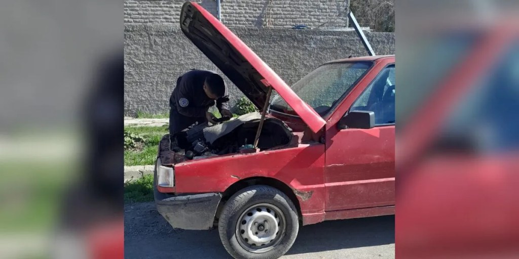 secuestro vehicular, Esquel, patentes adulteradas, compra y venta de vehículos, Fiat Uno, seguridad vial, infracción de tránsito, vehículo adulterado, control vehicular, conductor inhabilitado