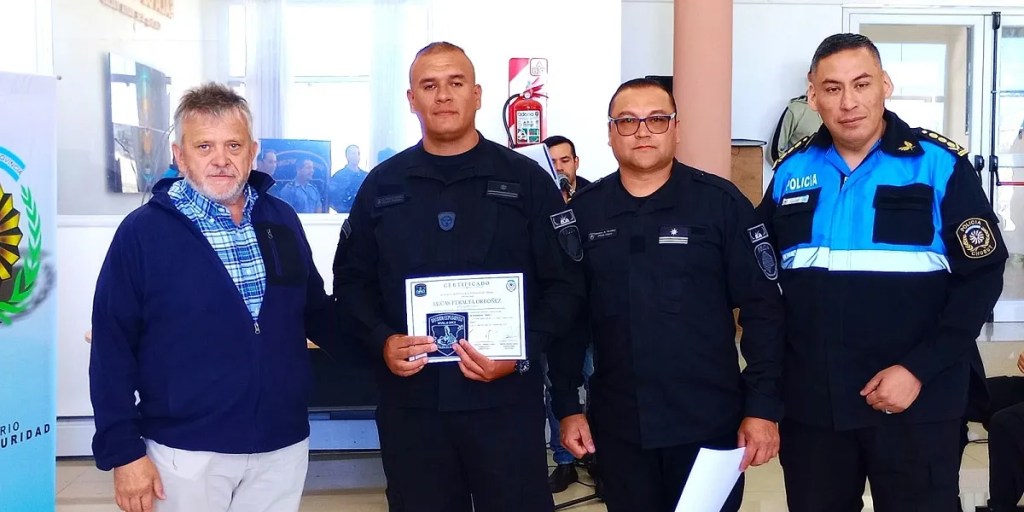 Entregan certificados a diez policías que completaron el curso de&nbsp;explosivos