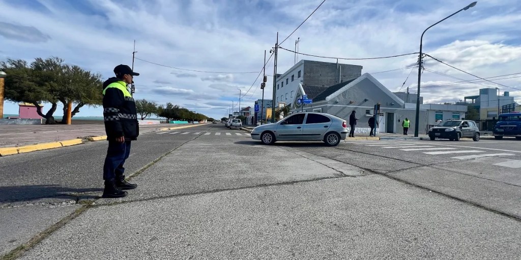 Playa Unión, cambio de circulación, tránsito Playa Unión, balneario Rawson, semáforos Playa Unión, reordenamiento vial, seguridad vial Rawson, turistas Playa Unión, Fabián González, dirección de Tránsito Rawson, circulación balnearia, franja costera, acceso al puerto, Rawson, señalización vial, verano en Playa Unión