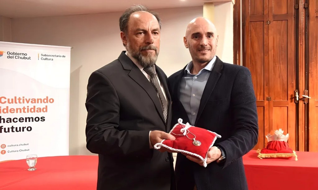 Eisteddfod, Trelew, cultura galesa, Gerardo Merino, Sillón Bárdico, Corona del Eisteddfod, Medalla de plata, poesía, festival galés, patrimonio cultural, Asociación San David, Rodolfo Villagra, arte galesa, tradición, Chubut