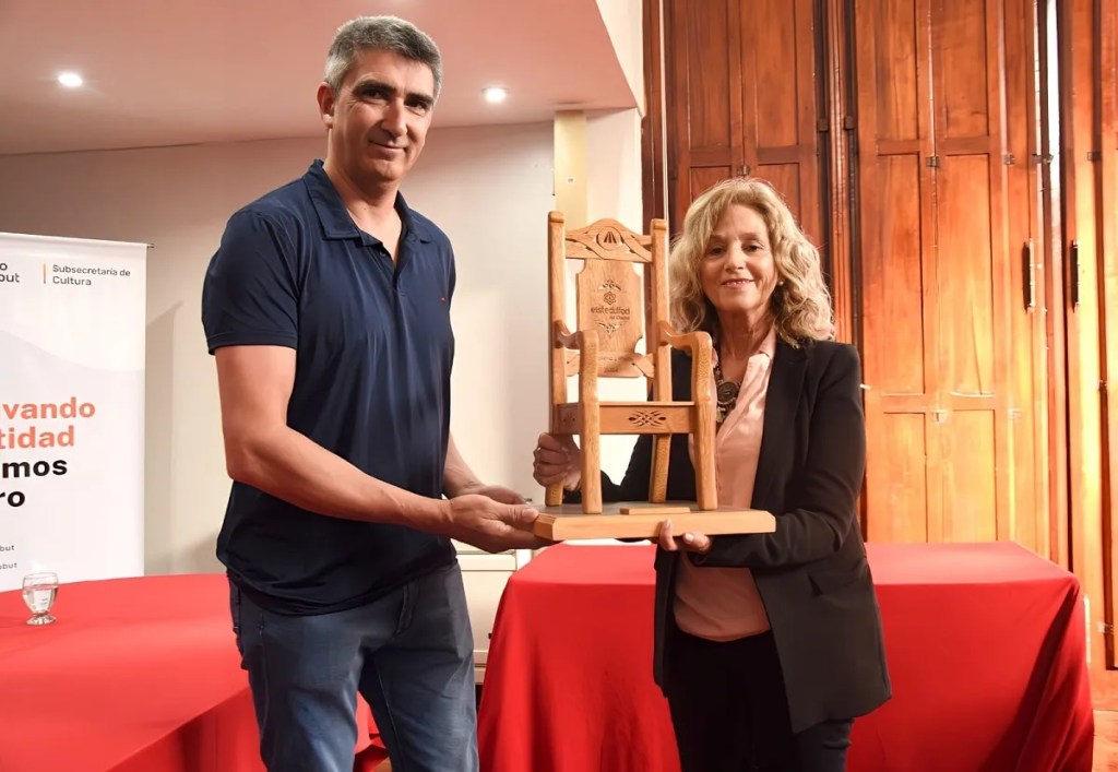 Eisteddfod, Trelew, cultura galesa, Gerardo Merino, Sillón Bárdico, Corona del Eisteddfod, Medalla de plata, poesía, festival galés, patrimonio cultural, Asociación San David, Rodolfo Villagra, arte galesa, tradición, Chubut