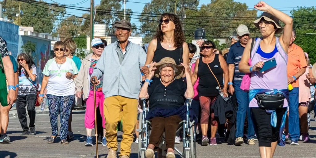 Rawson, colonia recreativa, adultos mayores, actividades recreativas, Mirna Vallejos, Secretaría de Desarrollo Social, actividades para mayores, recreación en Rawson, bienestar social, deportes para mayores, inclusión social