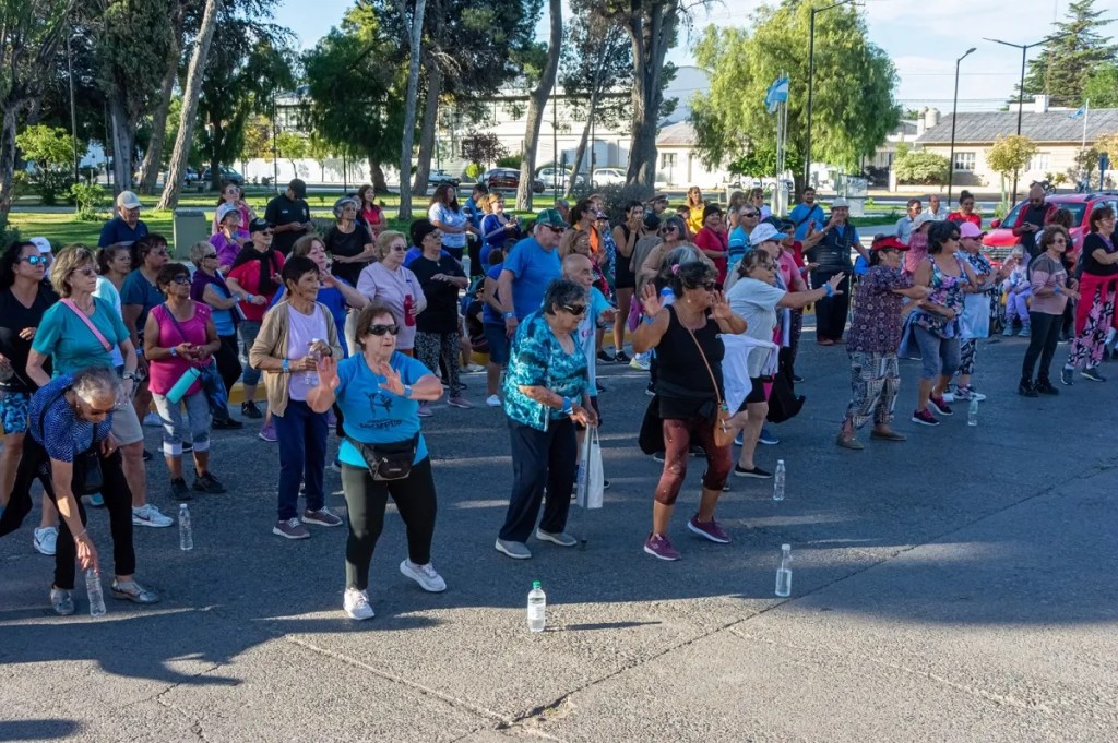 Rawson, colonia recreativa, adultos mayores, actividades recreativas, Mirna Vallejos, Secretaría de Desarrollo Social, actividades para mayores, recreación en Rawson, bienestar social, deportes para mayores, inclusión social