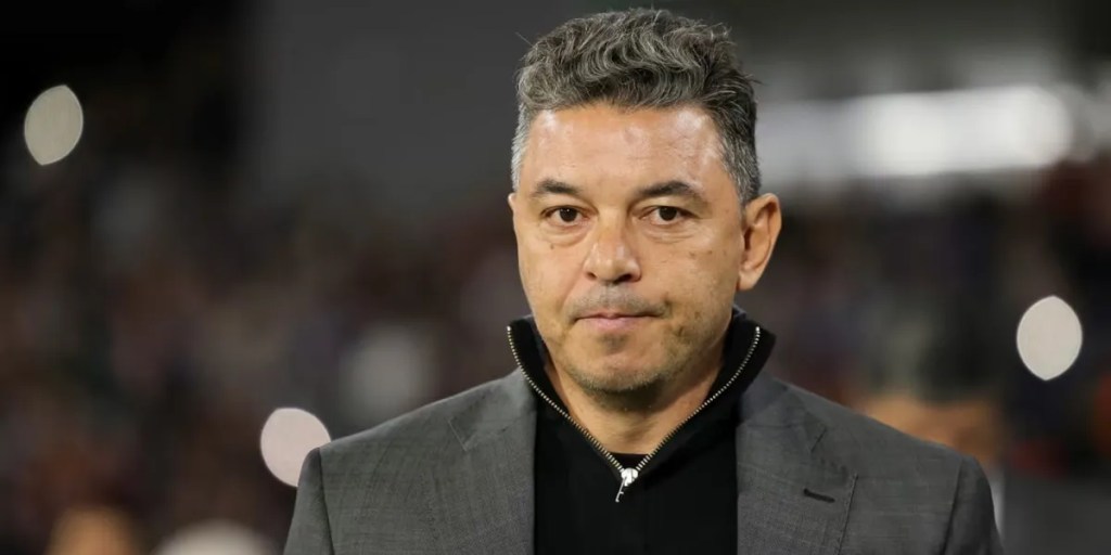 Marcelo Gallardo, River Plate, Claudio Echeverri, Manchester City, fútbol argentino, traspaso, Julián Álvarez, mediocampo, crecimiento futbolístico, talento joven, elogios, desarrollo físico, juego en equipo, triunfo, Instituto, Córdoba, River Plate, Marcelo Gallardo, Copa Libertadores, Atlético Mineiro, partido perfecto, semifinales Libertadores, Gallardo conferencia de prensa, derrota River 3-0, hinchas millonarios, partido de vuelta, fútbol internacional, Gabriel Milito, remontada River, estadio Monumental, jerarquía de Mineiro, River Plate Copa Libertadores