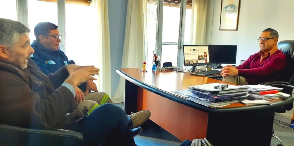 Mi Viaje Seguro, seguridad vial Chubut, Ignacio Torres, Germán Lagos, Ariel Mastrogiovanni, viajes de egresados, seguridad en viajes, Ministerio de Seguridad y Justicia, controles de alcoholemia, cinturones de seguridad, transporte escolar, seguridad en rutas, gobierno de Chubut, transporte seguro, egresados Chubut, seguridad en viajes estudiantiles