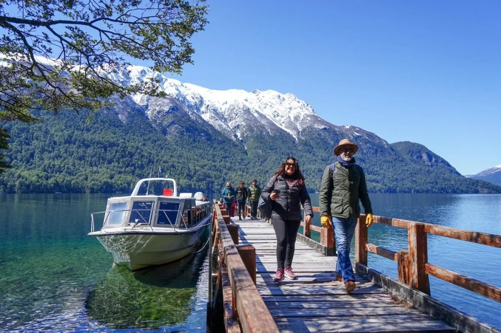 Chubut, turismo, Convención Braztoa 2024, Ignacio Torres, Diego Lapenna, Esquel, operadores turísticos, Brasil, Parque Nacional Los Alerces, Península Valdés, La Trochita, promoción turística, gastronomía local, destinos turísticos, Laguna La Zeta, Valle de Los Altares