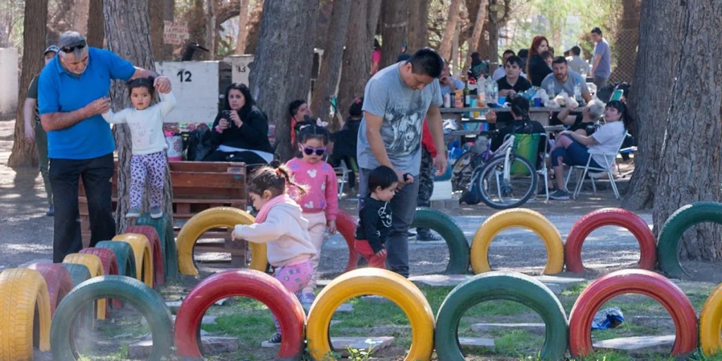 Parque Recreativo Municipal, Rawson, Río Chubut, recreación, Miguel Larrauri, actividades al aire libre, fogones, esparcimiento, entrada parque, turismo en Rawson, fin de semana largo, accesibilidad, naturaleza, actividades en Rawson, esparcimiento familiar, parque Rawson