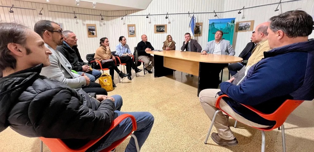 Polo Educativo Rawson, formación profesional, metalmecánica, Soldador Naval, Damián Biss, ADER, UOM Rawson, capacitación laboral, industria naval, astilleros, empleo en Rawson, desarrollo industrial, Mariela Tamame, Fernando Vosecky, Marcelo Arrivillaga, formación técnica