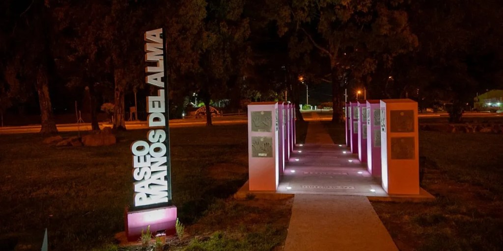 Inauguraron una obra homenaje a 29 destacadas mujeres en la Plaza de la Madre de&nbsp;Rawson
