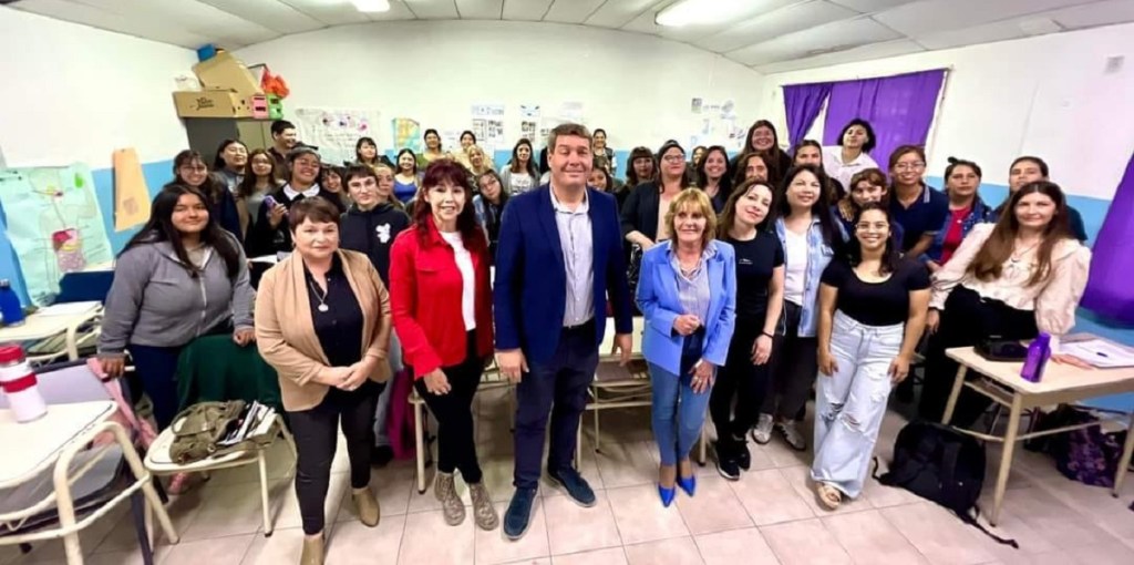 Rawson, Damián Biss, IES N° 816, educación, estudiantes, diplomas, Tecnicatura en Niñez, Adolescencia y Familia, municipio, muestra anual, prácticas profesionalizantes, Gabriela Liendo, educación superior, comunidad educativa, talleres, formación profesional