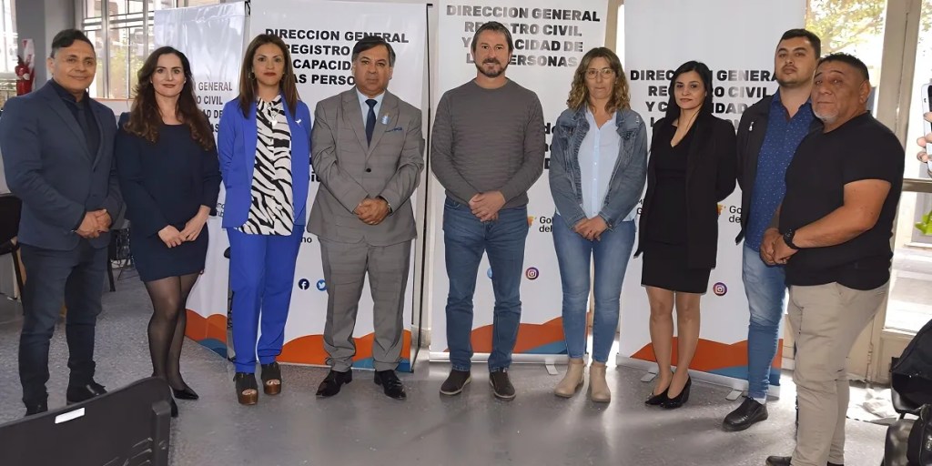 Centro de Documentación Rápida, Trelew, CDR, Gerardo Merino, Gustavo Ríos, Registro Civil, DNI, pasaporte, trámites gratuitos, eficiencia, Rentas, descongestión de registros, atención ciudadana, gestión documental, Gobierno de Chubut, servicio público