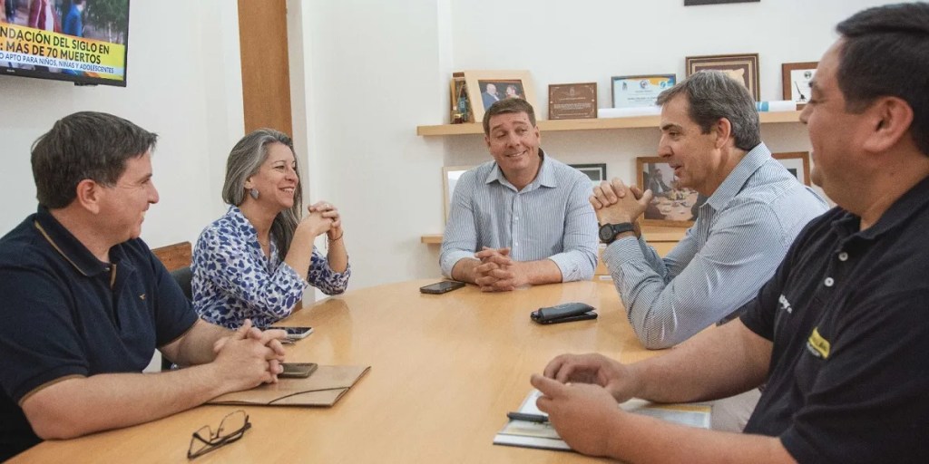 Rawson, Damián Biss, Abercar, maquinaria vial, cargadora, obras públicas, infraestructura, Mercedes Bagalciaga, Federico Figueroa, New Holland, semirremolques, equipamiento municipal, Patagonia, diagnóstico de fallas, servicios municipales, inversión