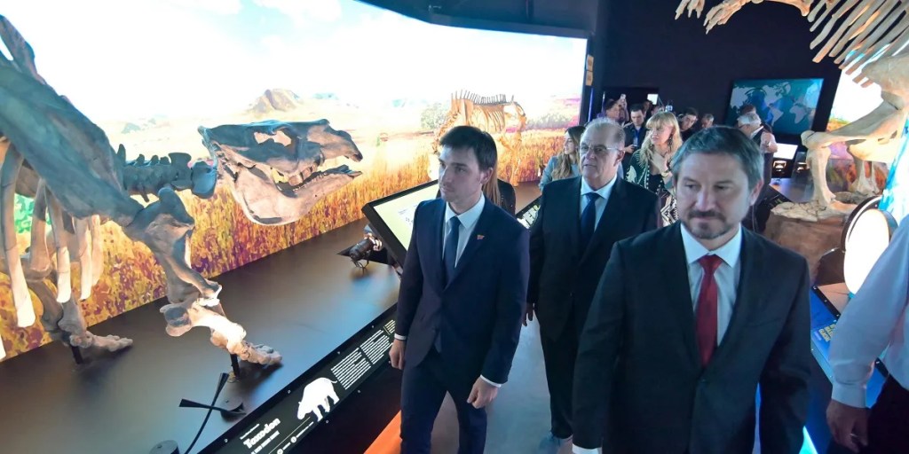 El MEF reabrió sus puertas con la presencia de destacadas&nbsp;figuras