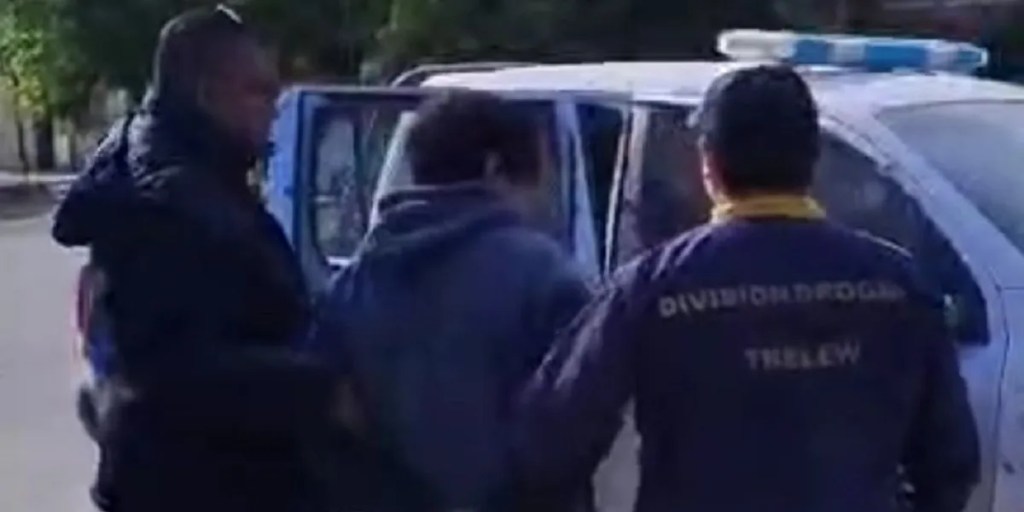 Trelew, operativo antidrogas, narcomenudeo, División Drogas, Policía de Chubut, Héctor Iturrioz, GEOP, Fiscalía Federal, Gustavo Lleral, Seguridad Chubut, secuestro de armas, dinero en efectivo, detenciones en Trelew, tráfico de drogas, policía judicial, allanamientos Trelew