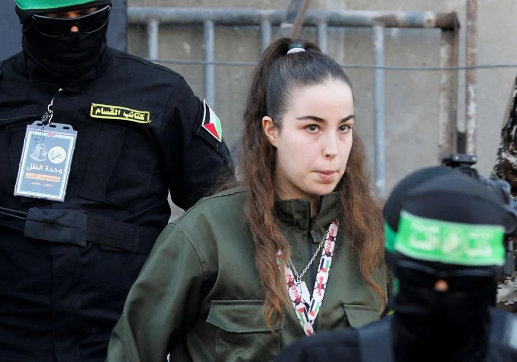 HAMÁS LIBERA A UN GRUPO DE 8 REHENES COMO PARTE DEL ACUERDO CON ISRAEL PARA EL CESE EL FUEGO EN&nbsp;GAZA.