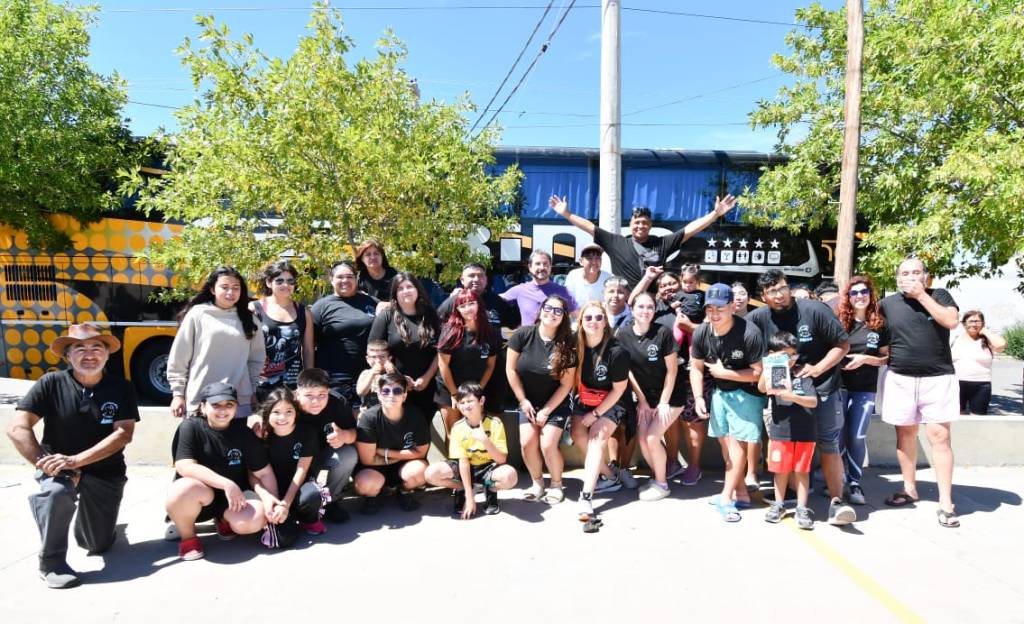 MERINO DESPIDIÓ A LA DELEGACIÓN DEL BALLET EL COIRÓN QUE PARTICIPARÁ EN EL FESTIVAL DE&nbsp;COSQUÍN.