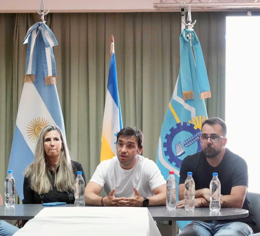 LA ADVERTENCIA DEL GOBERNADOR DE CHUBUT A FACUNDO JONES HUALA: “LO VAMOS A SACAR A&nbsp;PATADAS”.