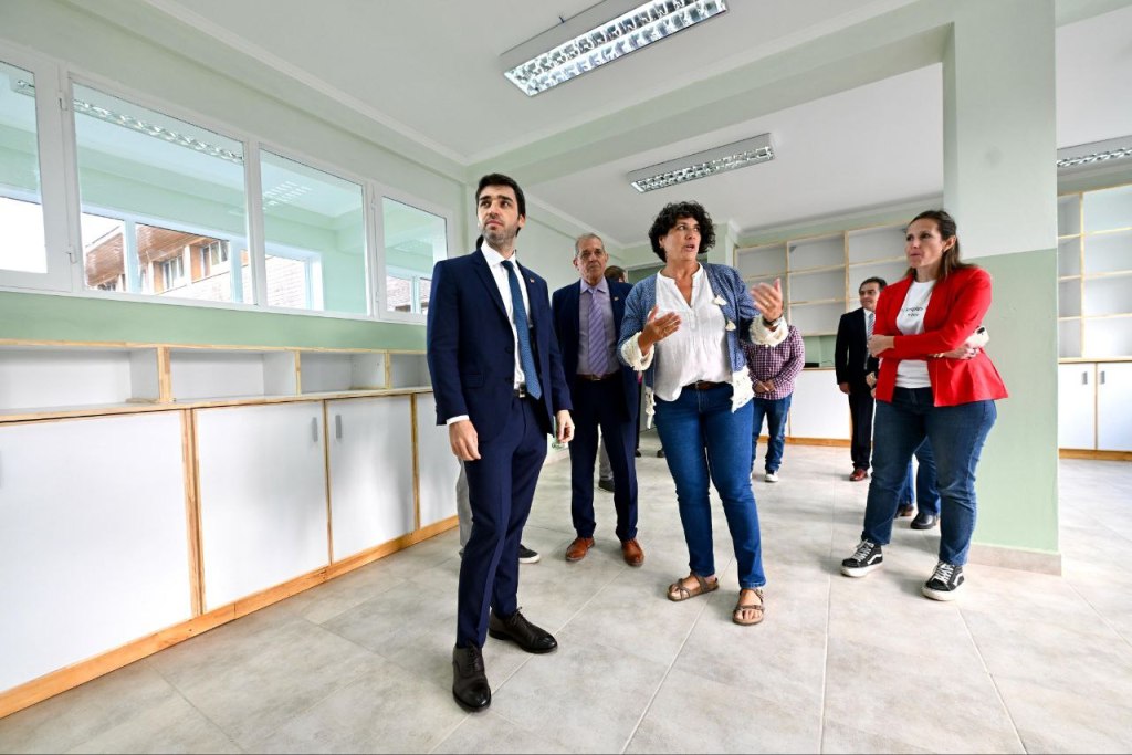 TORRES RECORRIÓ LA OBRA DE AMPLIACIÓN EN LA ESCUELA N° 767 DE&nbsp;ESQUEL.