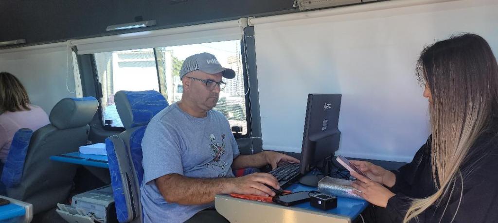 PROVINCIA INSTALÓ UNIDAD MÓVIL DEL REGISTRO CIVIL EN RADA&nbsp;TILLY.