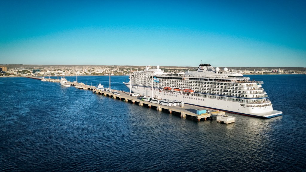 CRUCEROS: EL VIKING JUPITER ADELANTÓ SU ARRIBO Y RECALÓ EN PUERTO&nbsp;MADRYN.