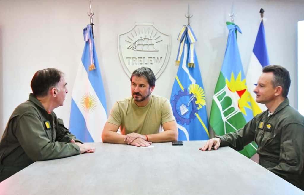 MERINO RECIBIÓ AL COMANDANTE DE LA AVIACIÓN&nbsp;NAVAL.