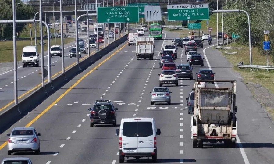 SE PELEARON EN LA AUTOPISTA BUENOS AIRES – LA PLATA Y LES SACARÁN SUS&nbsp;LICENCIAS.