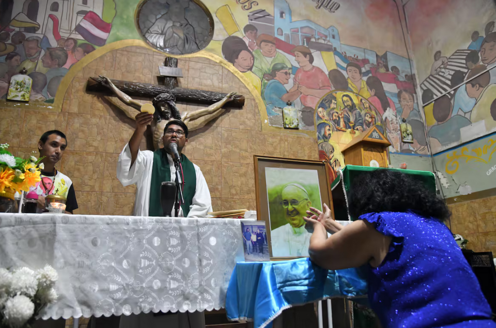 COMUNIDADES ARGENTINAS ORAN POR LA SALUD DEL PAPA&nbsp;FRANCISCO.
