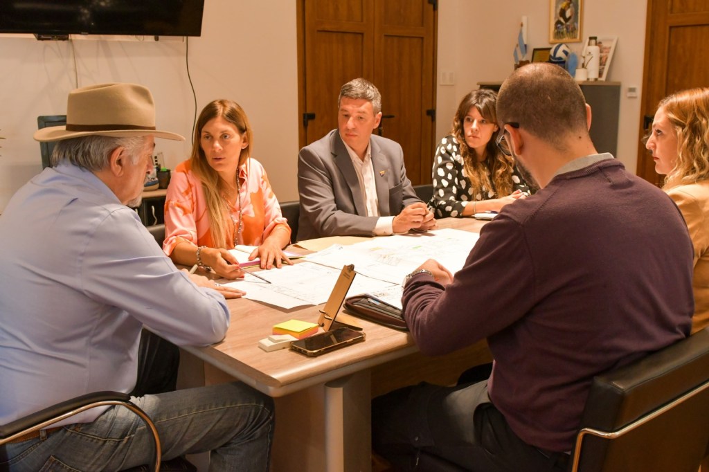 PROVINCIA ARTICULA ACCIONES CON LA MUNICIPALIDAD DE COMODORO RIVADAVIA PARA AJUSTAR EL TRABAJO&nbsp;SOCIAL.