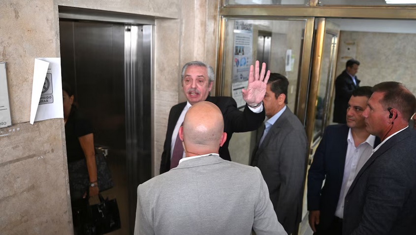 ALBERTO FERNÁNDEZ DECLARÓ EN LA CAUSA POR VIOLENCIA DE GÉNERO CONTRA FABIOLA YAÑEZ: “EL AGREDIDO FUI&nbsp;YO”.