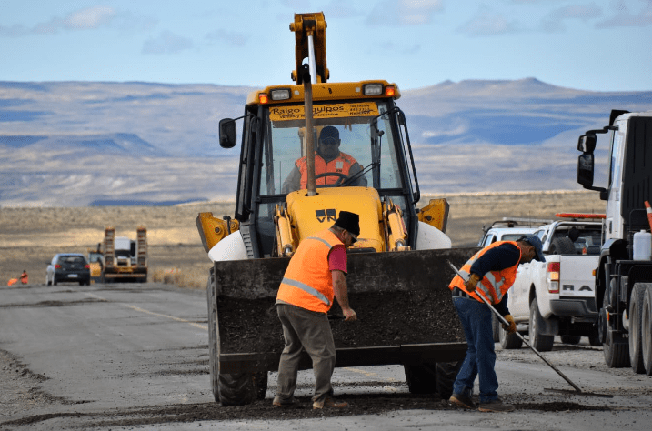 VIALIDAD NACIONAL INICIÓ TRABAJOS DE REPARACIÓN DE BACHES EN LA RUTA 40, TRAMO FACUNDO – LOS&nbsp;TAMARISCOS.
