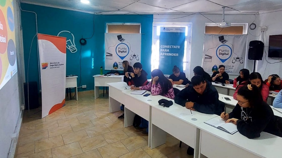 CAPACITACIÓN PARA VIDEOVIGILADORES EN ALTO RÍO&nbsp;SENGUER.